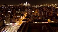 Timelapse nocturne spectaculaire de New York à partir de gratte-ciel en 2K
