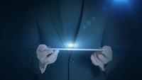 homme affaires, tablette, hologramme, hud, projection, adresse de messagerie, courrier, icône, lettre