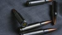 Tir cinétique en rotation de balles sur une surface en tissu - BULLETS 106