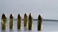 Tir cinétique en rotation de balles sur une surface métallique - BULLETS 028