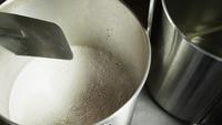 Images au ralenti de fournitures et procédés de brassage de bière maison - BREWING BEER 037
