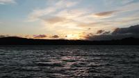 Atardecer cielo y lago