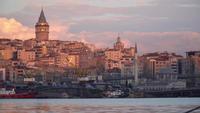 De Galata-toren met de Gouden Hoorn