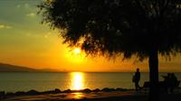 Coucher de soleil et silhouette de personnes